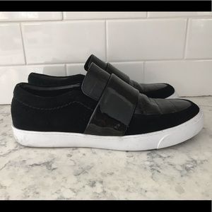 Clarks slip on sneaker